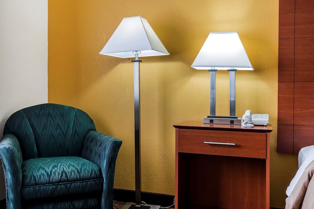 Quality Inn Sycamore - DeKalb 30/43