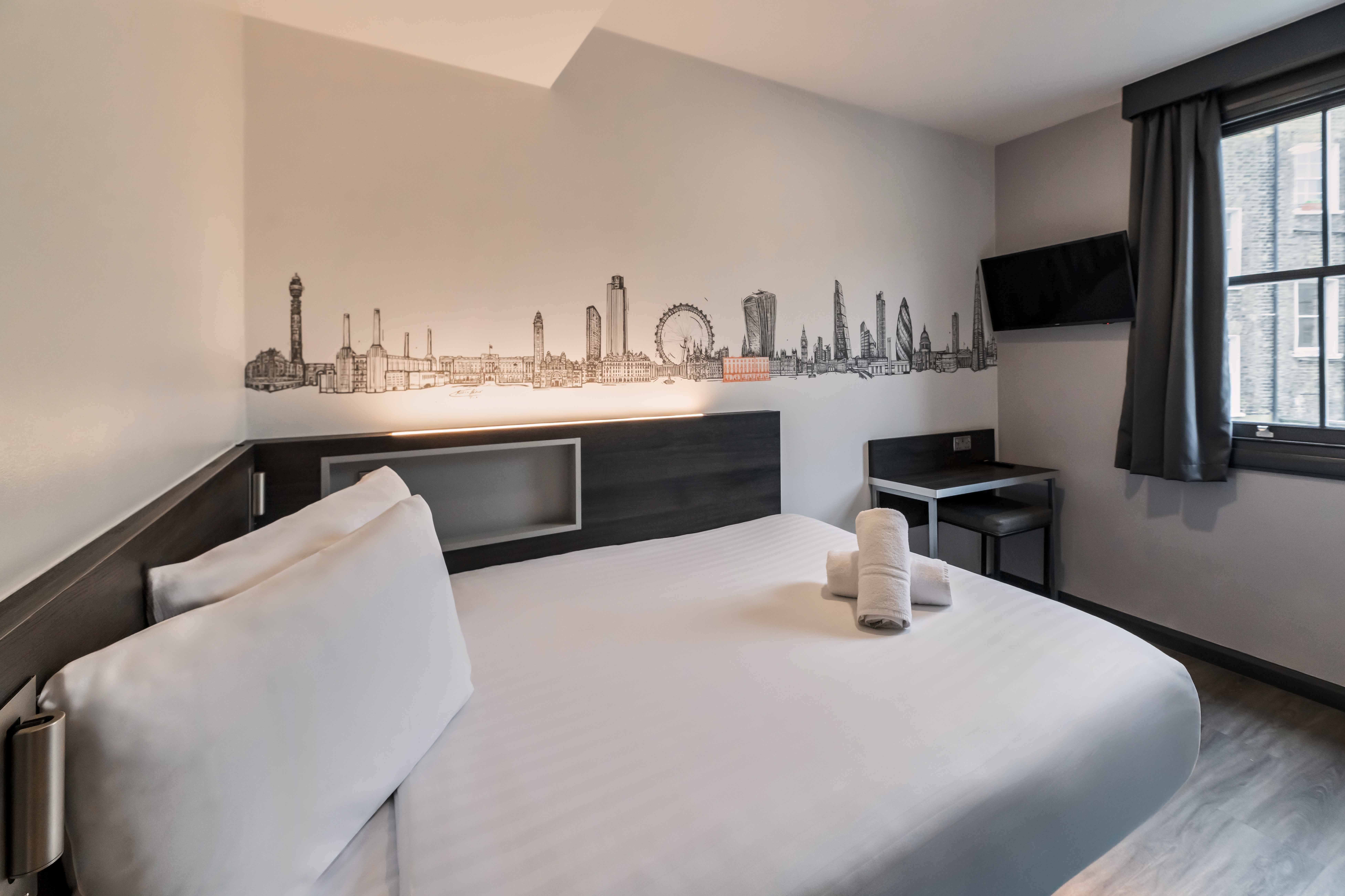 غرفة قياسية بسرير مزدوج، easyHotel London Victoria 5/6