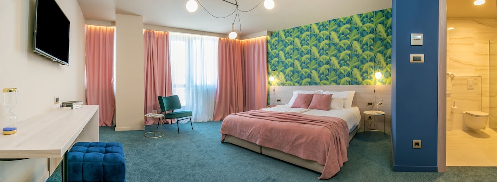 SUPERIOR, DOUBLE OR TWIN BED, BALCONY