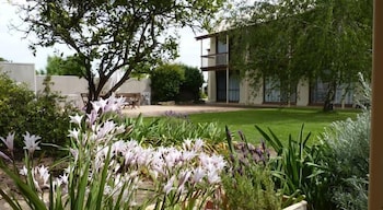 COONAWARRA MOTOR LODGE 35/38