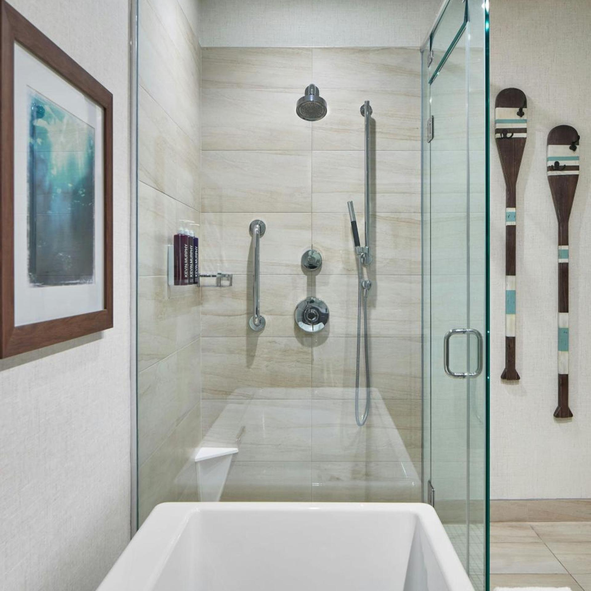 جناح كبير بسرير كينج بغرفة نوم واحدة، The Del Monte Lodge Renaissance Rochester Hotel Spa 7/9