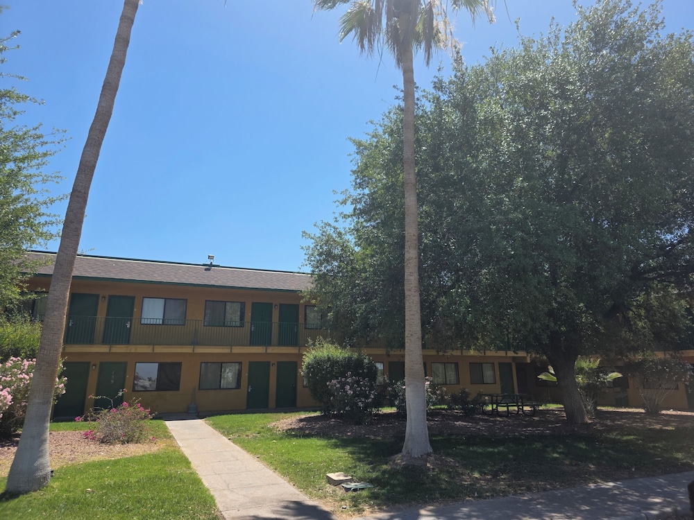 Econo Lodge Inn & Suites Yuma 2/47