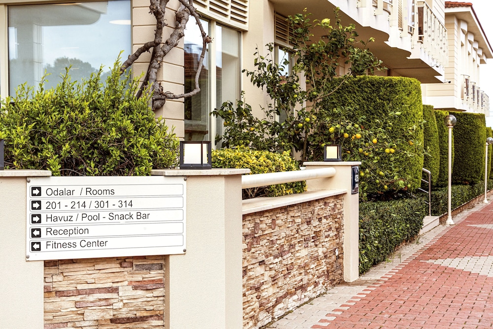 Kamer Suites And Hotel 10/50