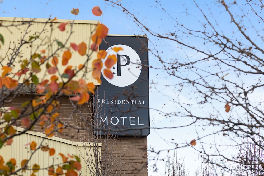 Presidential Motel 2/72