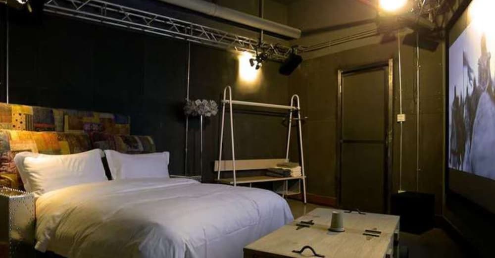 Fansi Movie Hotel Zhongda Branch 4/13