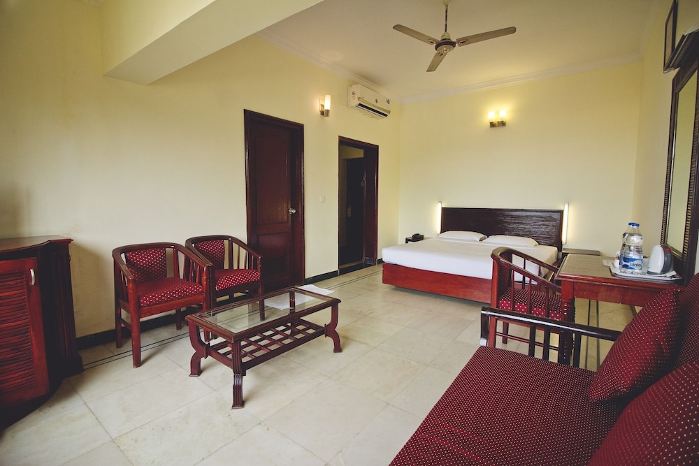 The Paradise Isle Beach Resort 9/23