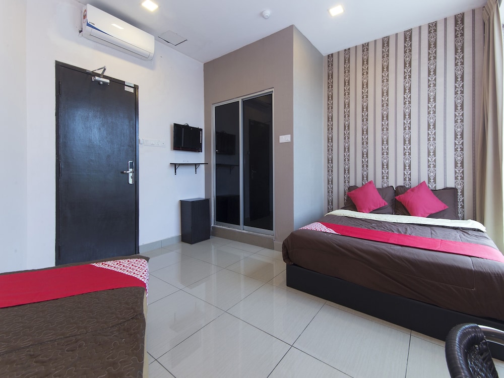 OYO 439 Night Queen Hotel (ex. Night Queen Hotel) 13/32