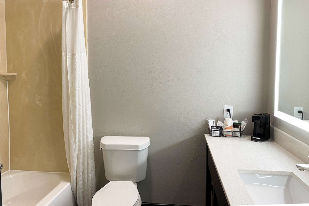 Wingate by Wyndham Biloxi/Ocean Springs 18/38