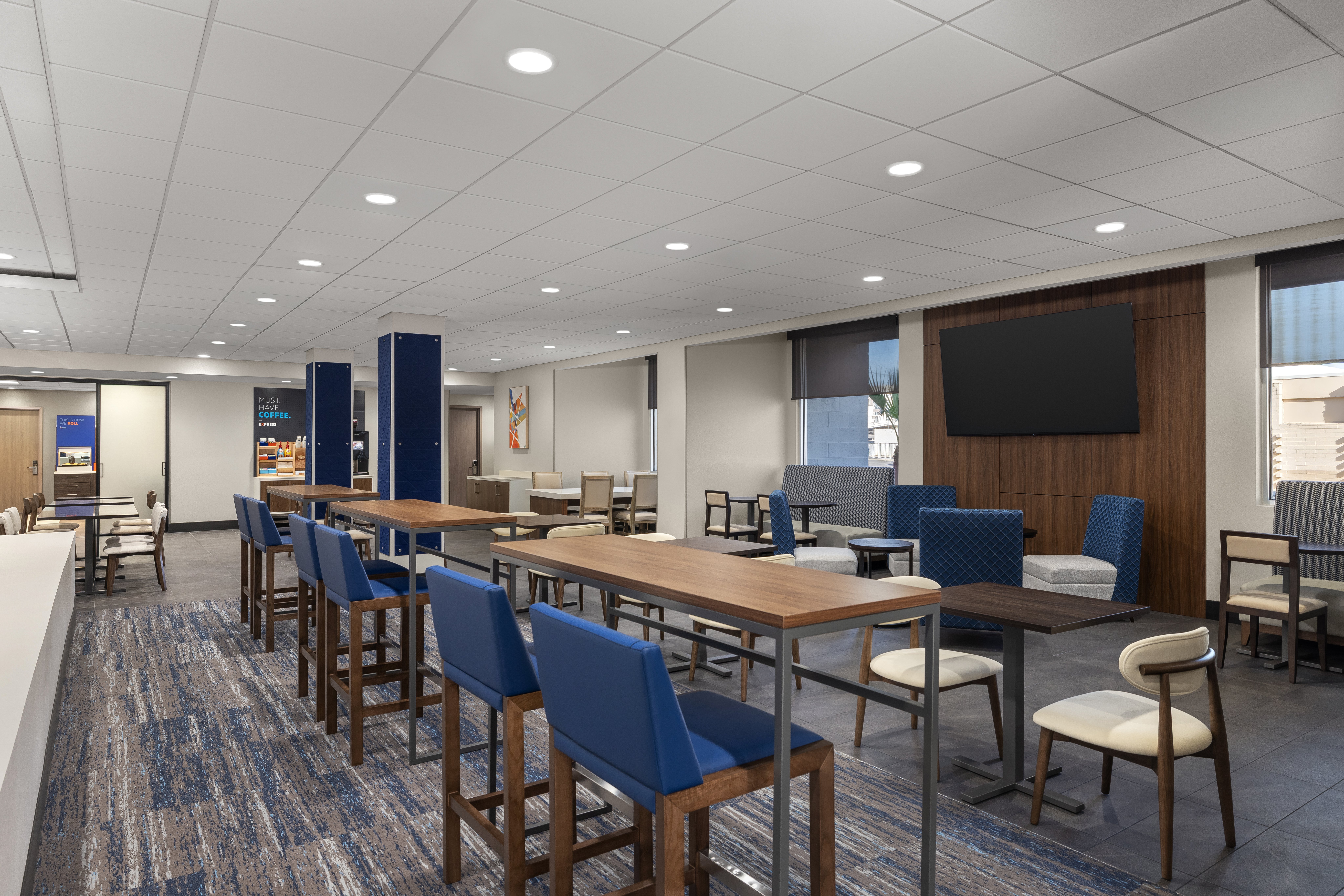 Holiday Inn Express & Suites Phoenix - Midtown 34/54