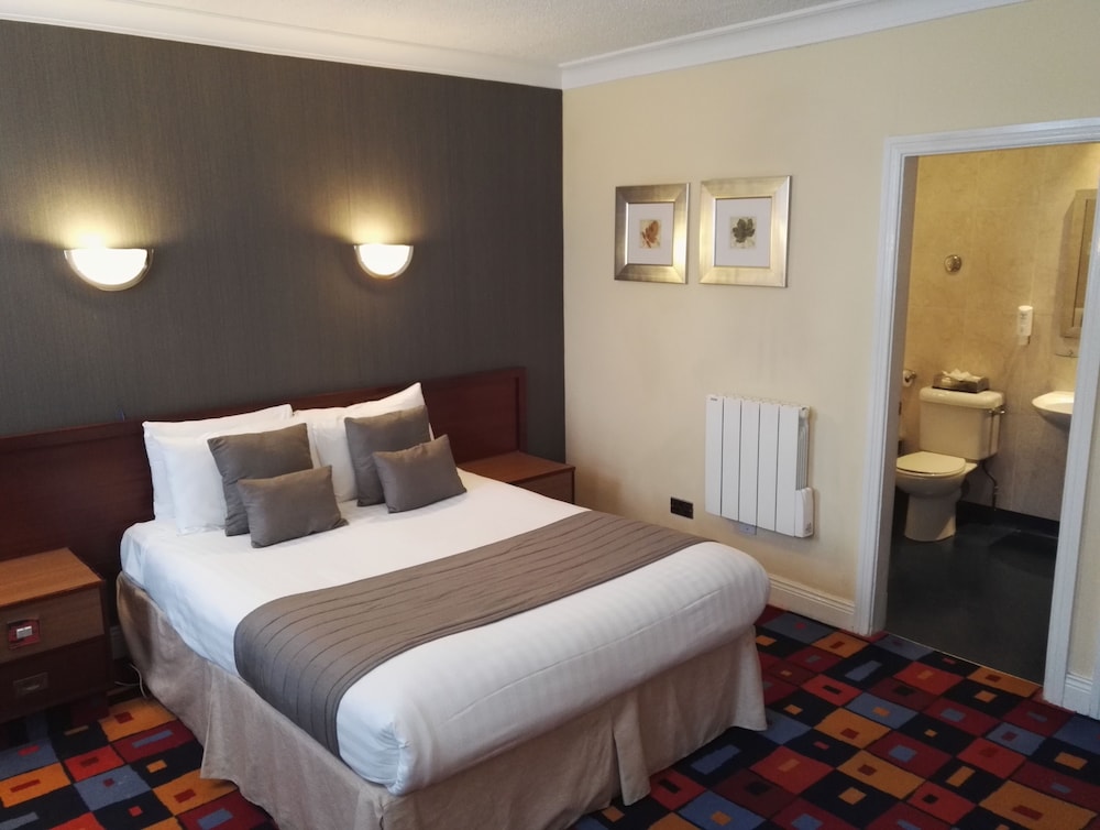 The Caledonian Hotel 28/62
