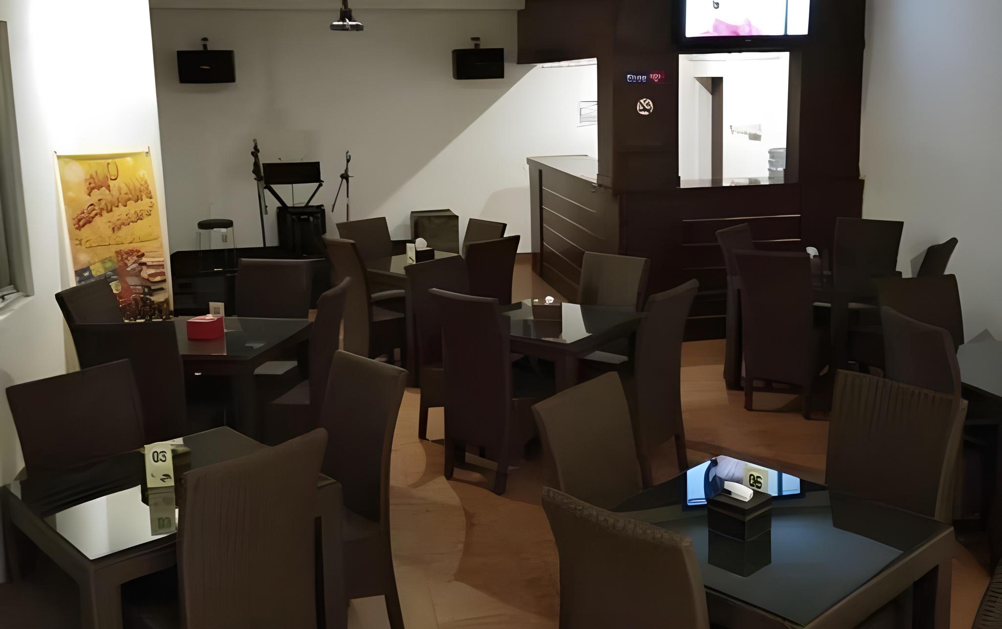 Charaka Hotel 20/30