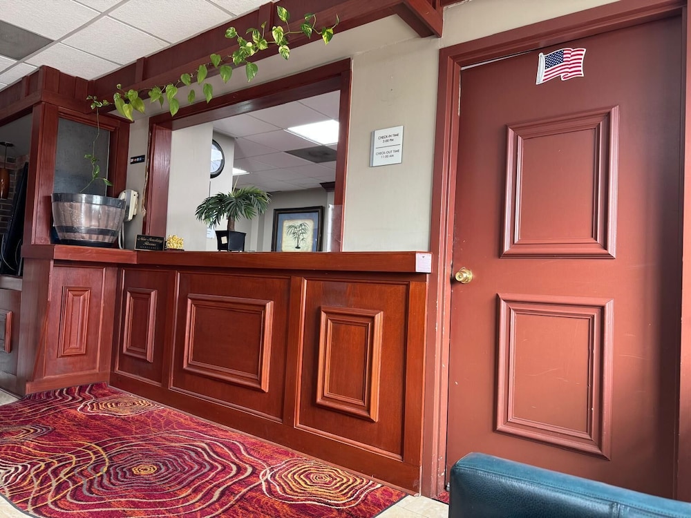 Lobby at Highlander Inn Cleveland Beachwood Near I-480, WARRENSVILLE HEIGHTS - OH
