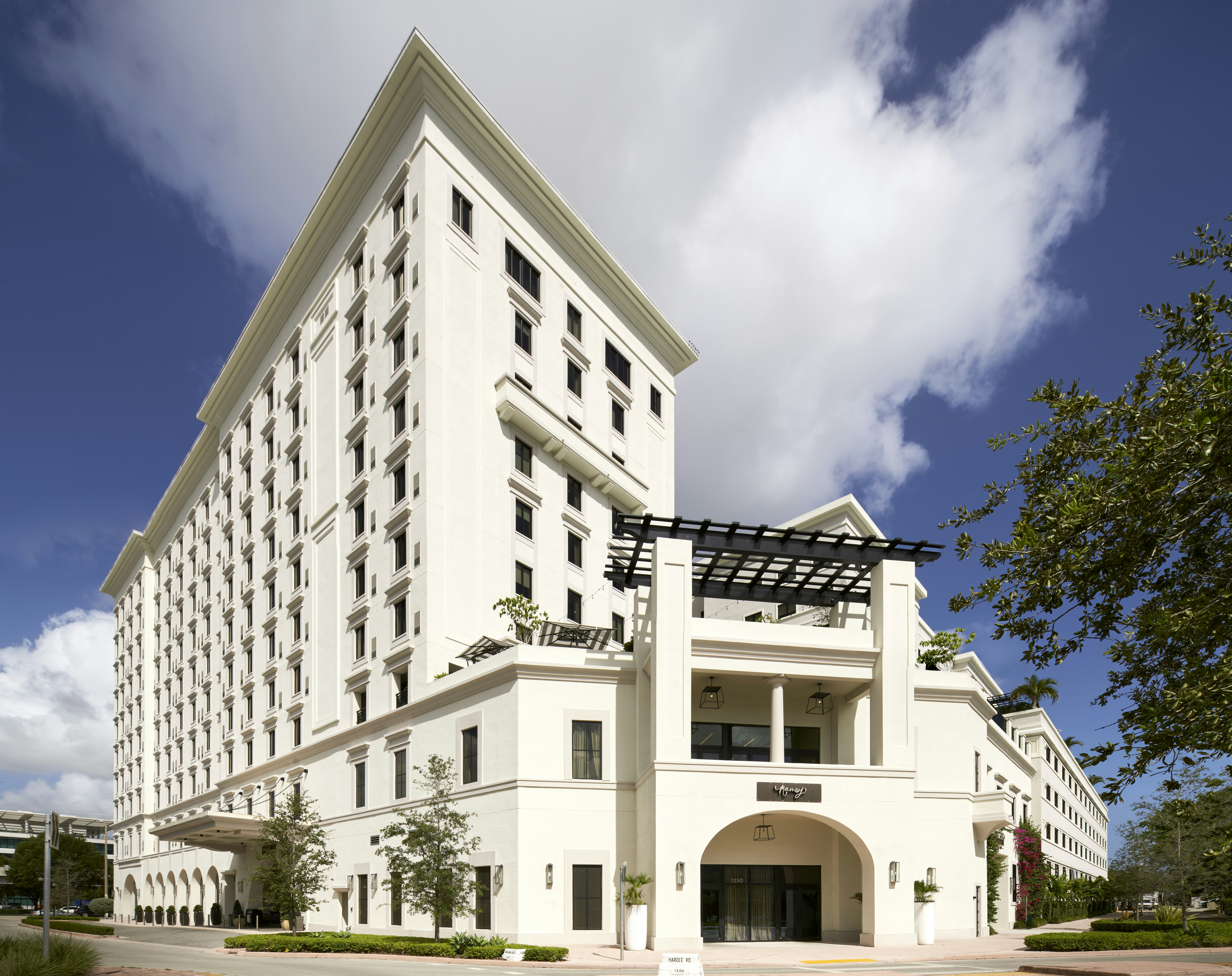 THesis Hotel Miami Coral Gables, Curio Collection by Hilton 3/80