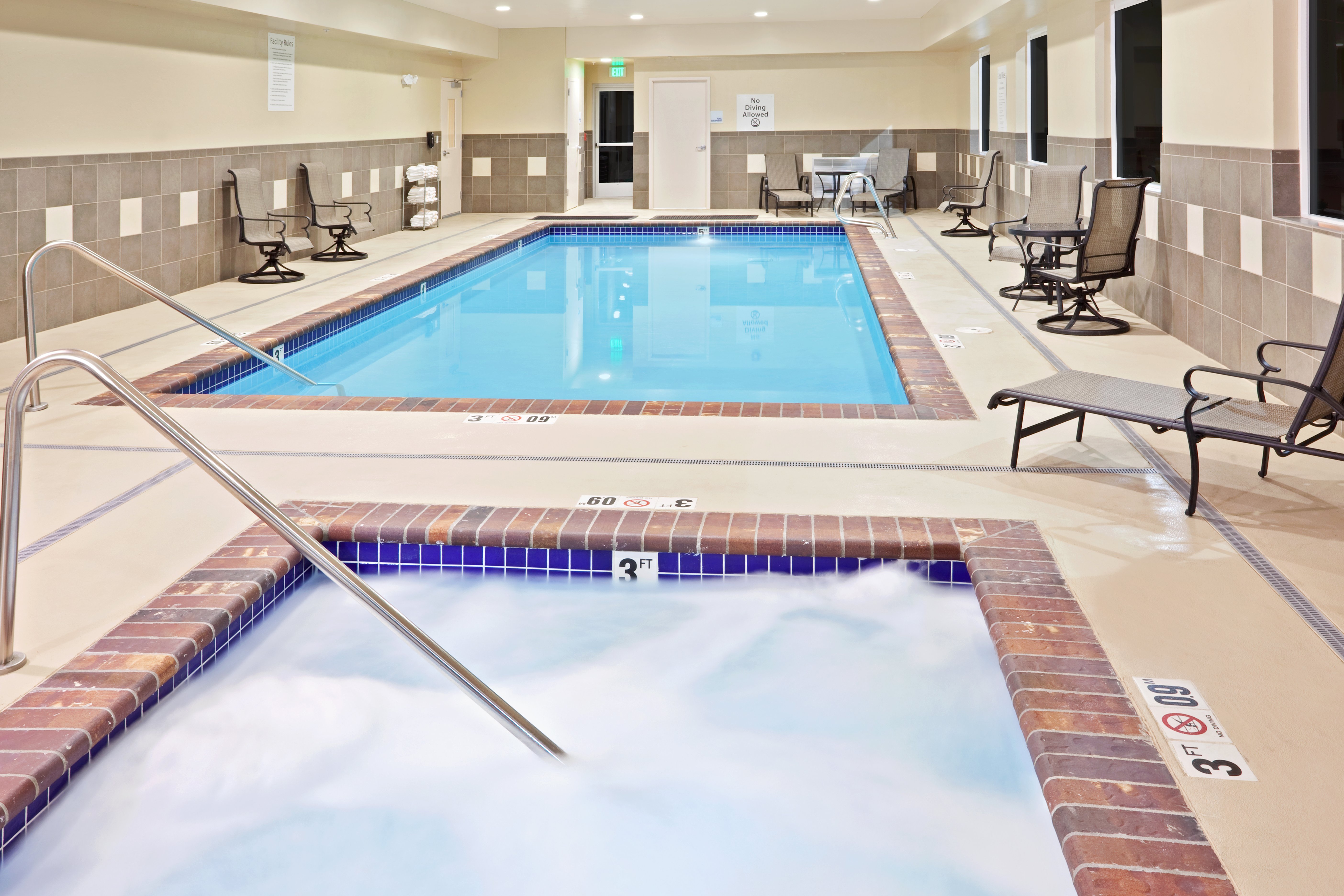 Holiday Inn Express Hotel and Suites Chehalis-Centralia 34/67
