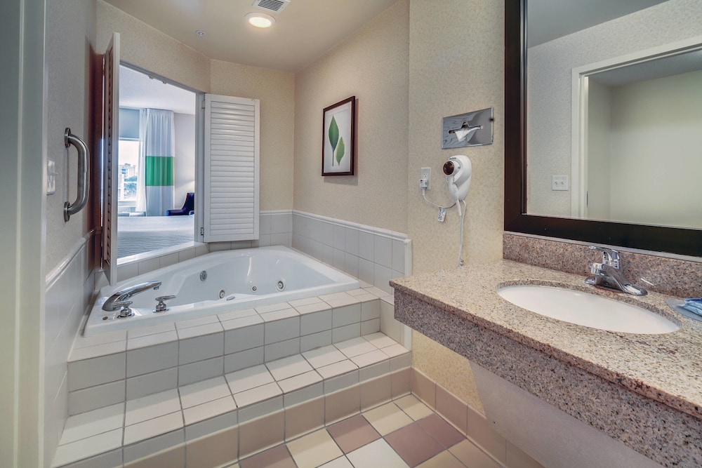 Fairfield Inn and Suites Jacksonville Beach 19/54