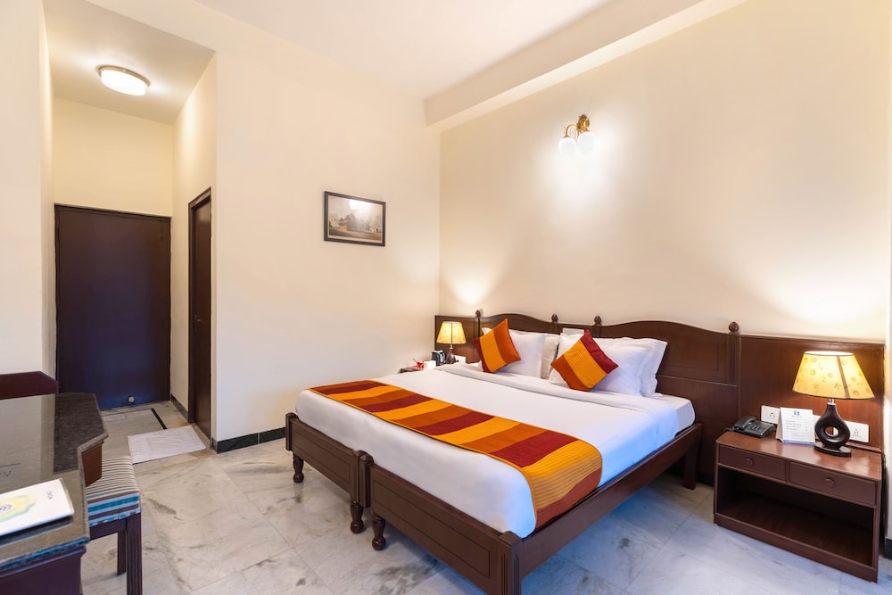 Hotel Sarovar 19/50