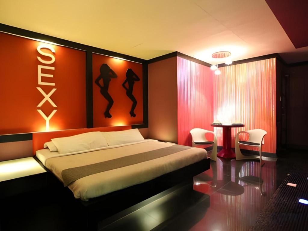 Victoria Court Suites 12/49