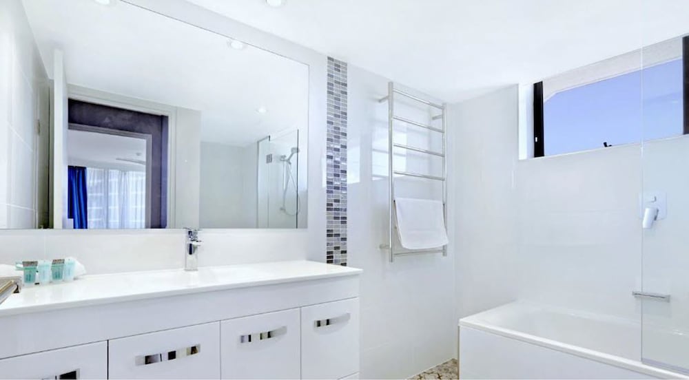 Genesis Holiday Apartments 74/76