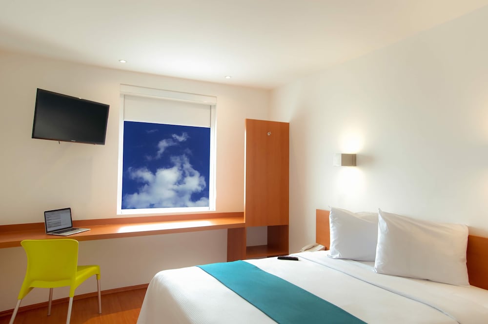 One Monclova Hotel 6/50