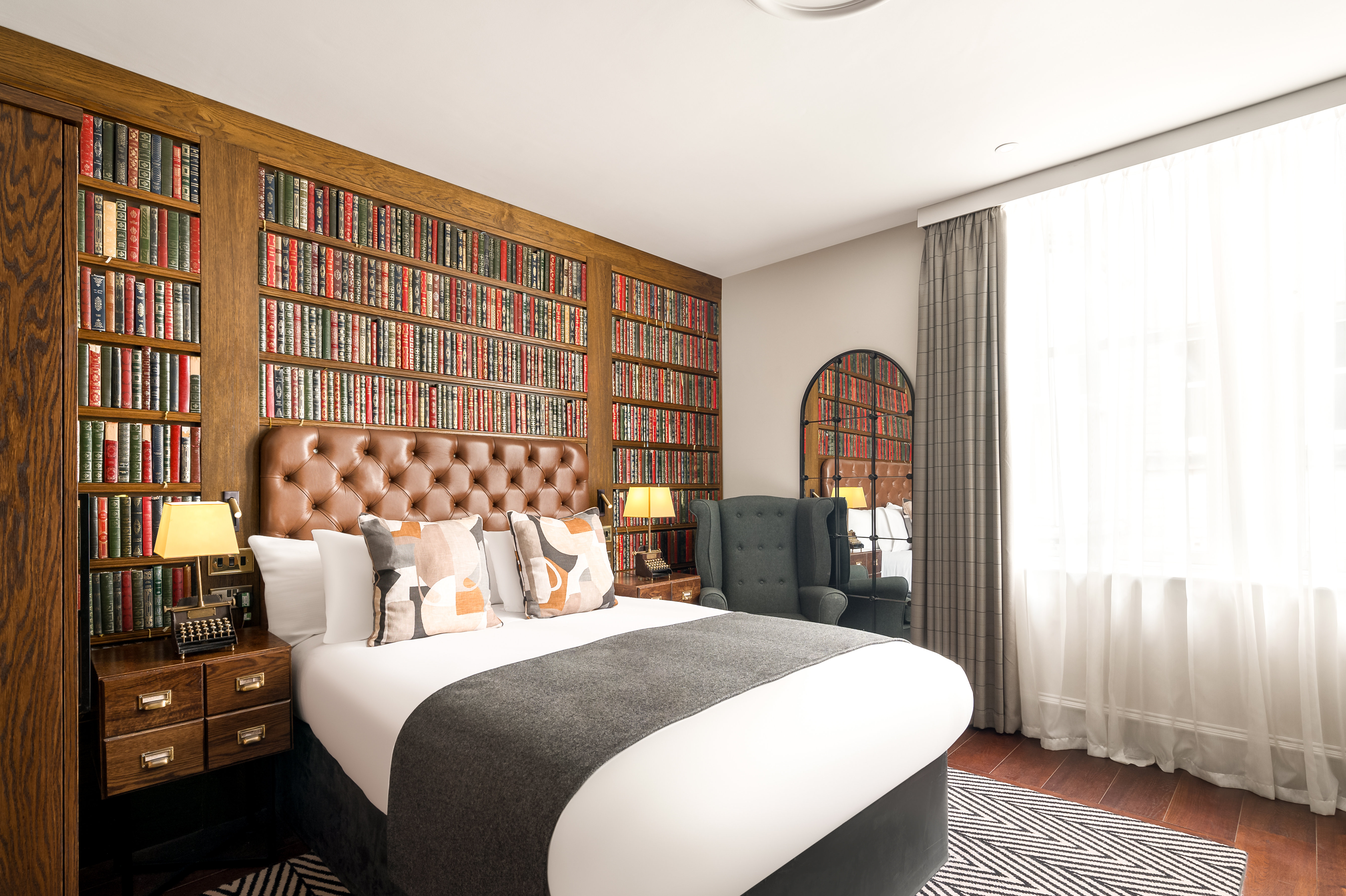 غرفة قياسية بسرير كوين، Hotel Indigo Edinburgh - Princes Street, an IHG Hotel (ex Royal British) 2/9