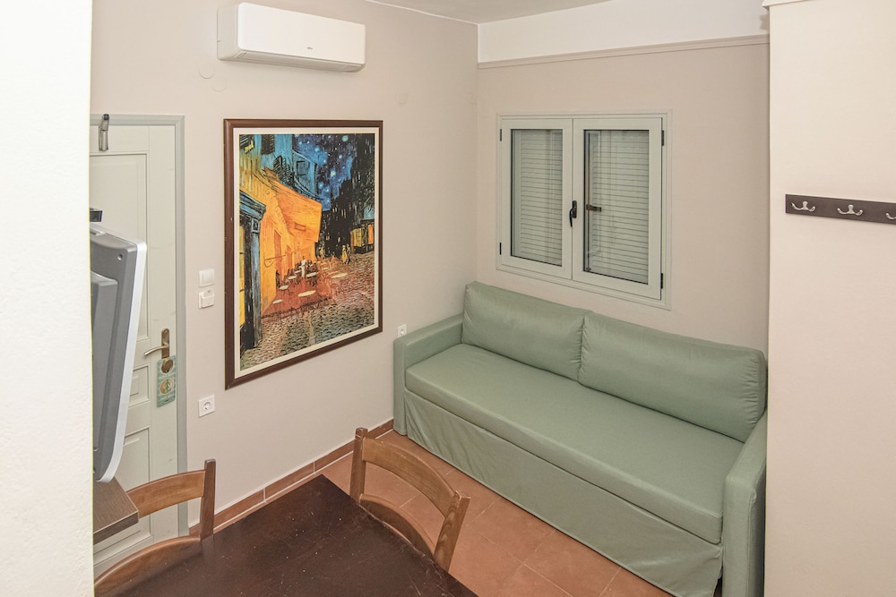 Talos Hotel Apartments 30/50