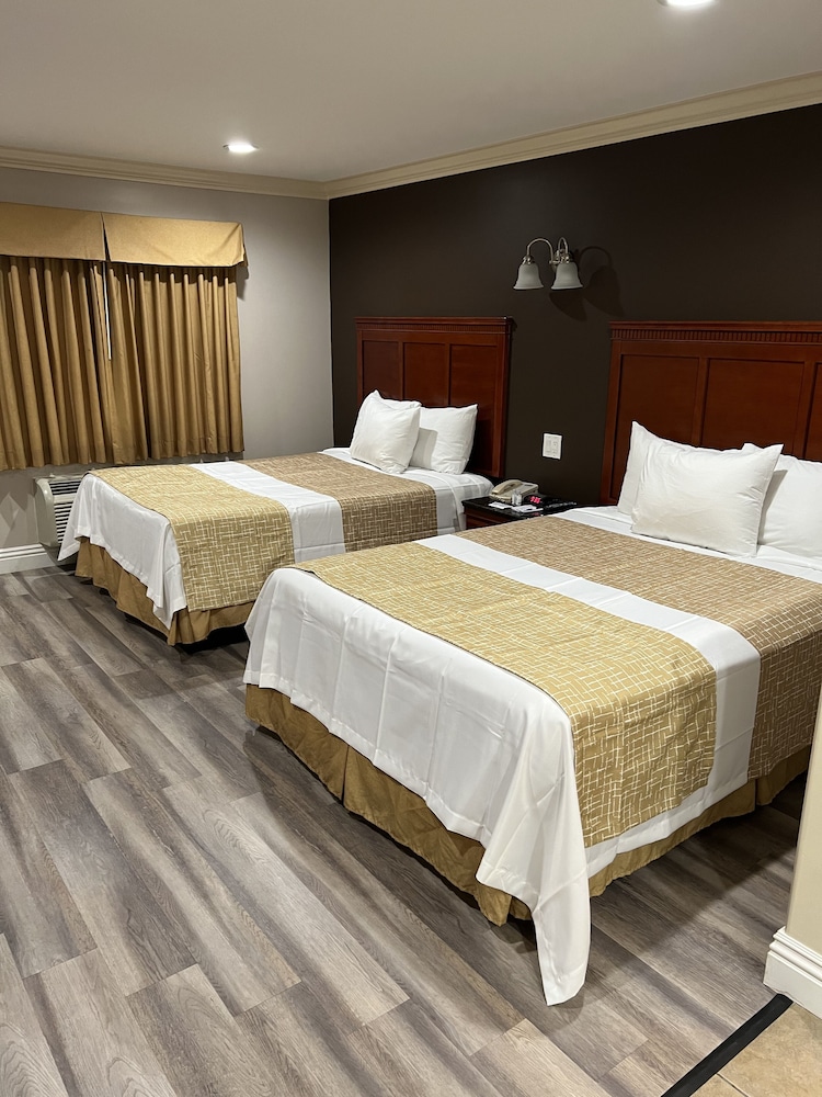 Travelodge By Wyndham Brea 7/29