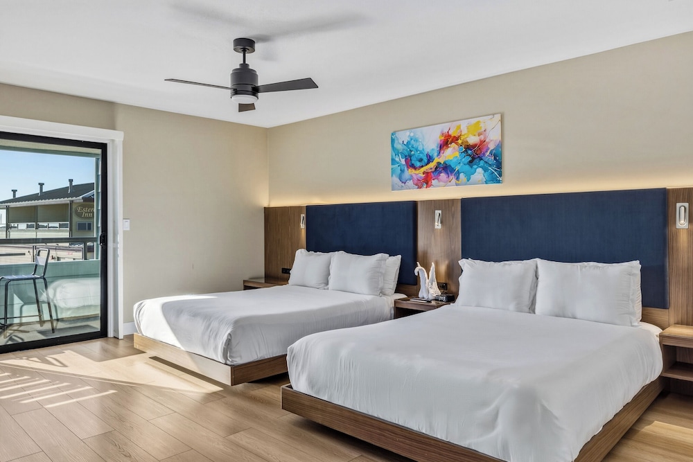 456 Embarcadero Inn Suites 43/77