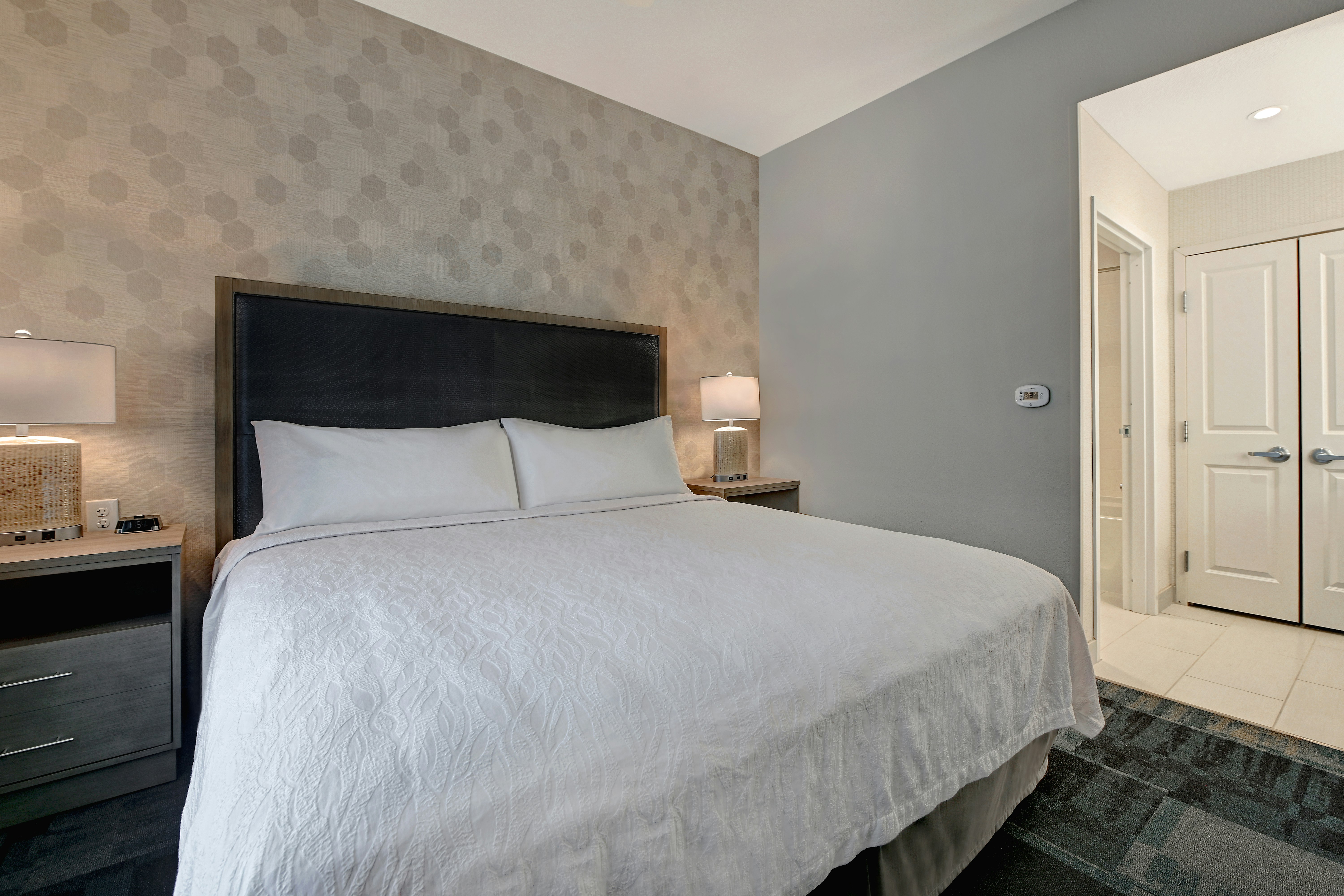 1 BEDROOM, SUITE, KING BED