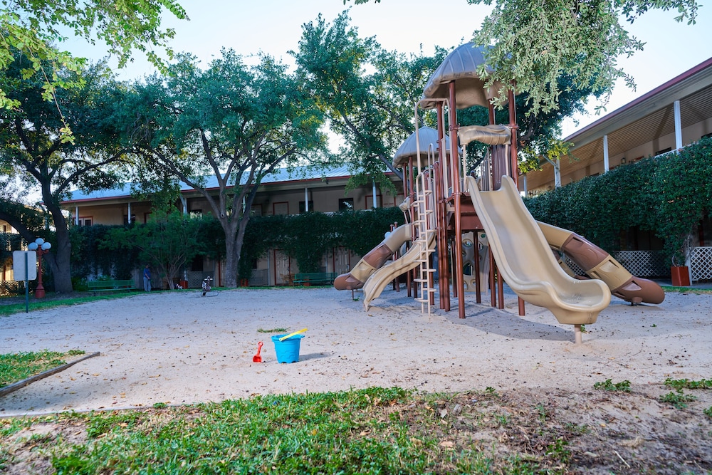 Family Garden Inn Suites 33/50