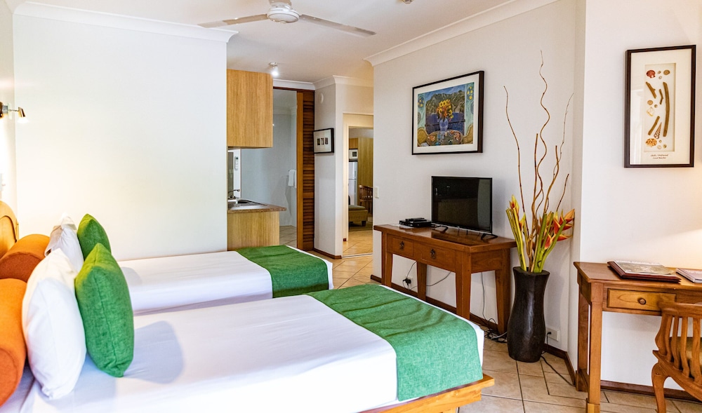 DELUXE, STUDIO, POOL VIEW