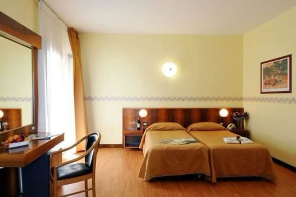 Park Hotel Jolanda 23/61