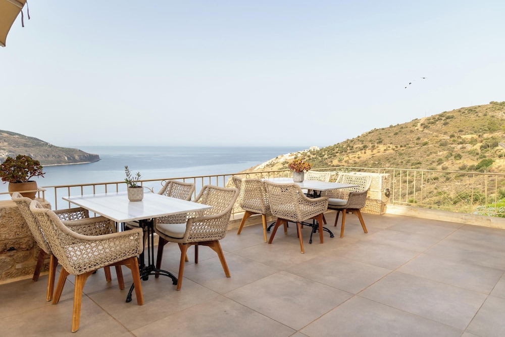 Akrolithi Guesthouse 53/63