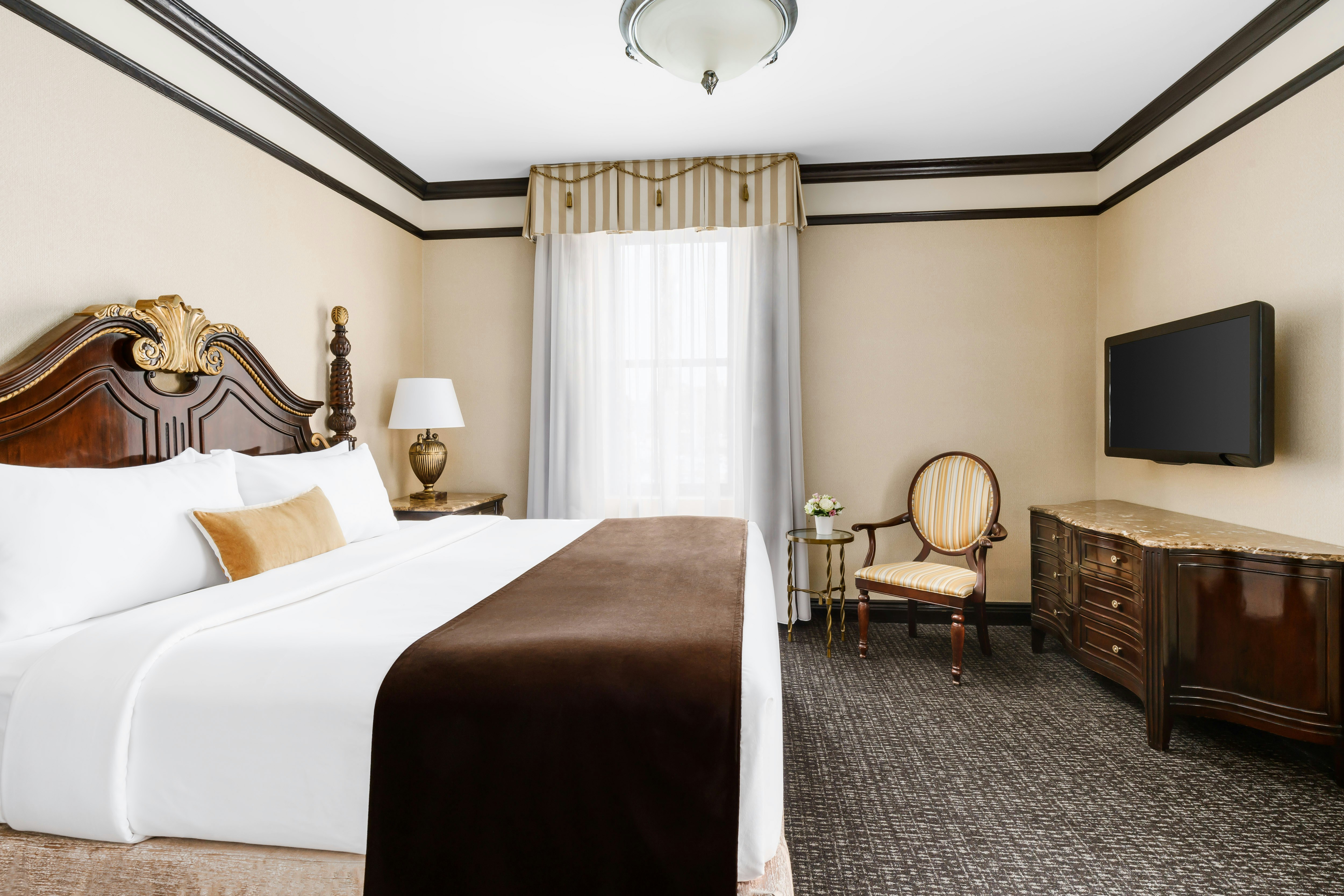 The Lucerne Hotel 6/53