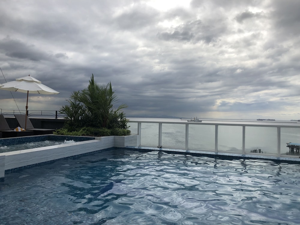 Rizal Park Hotel 59/65