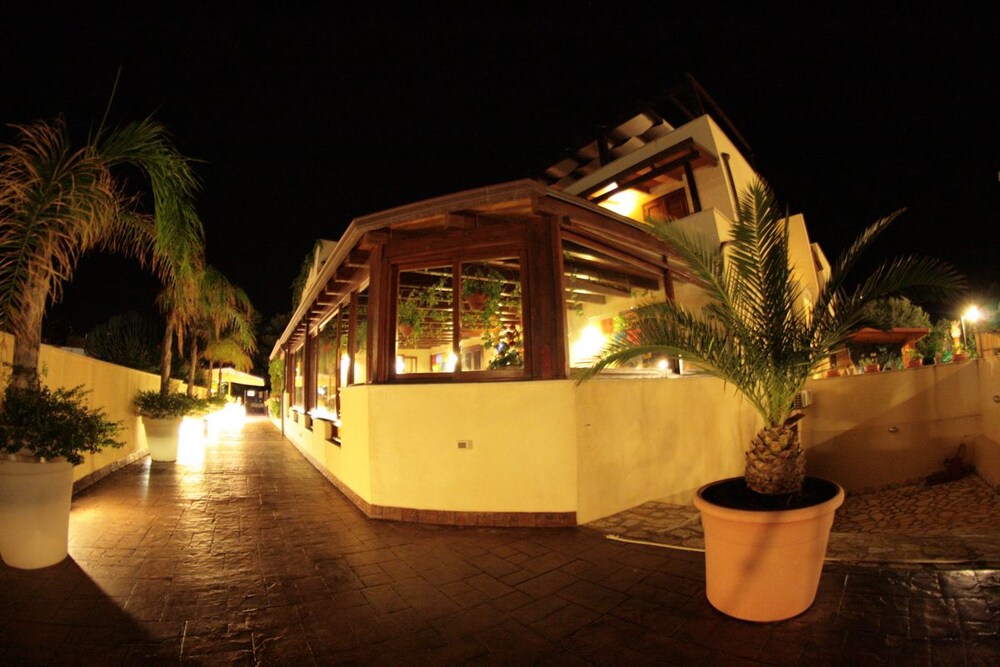 Iride Hotel 3/43