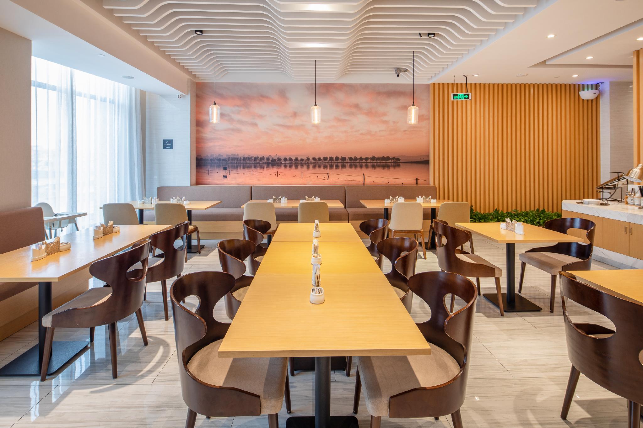 Rezen Select Hangzhou Xiaoshan Airport 25/28