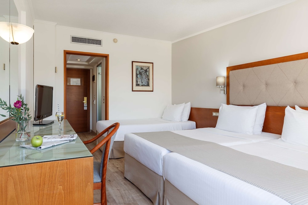 Standard, 3 Beds, City View