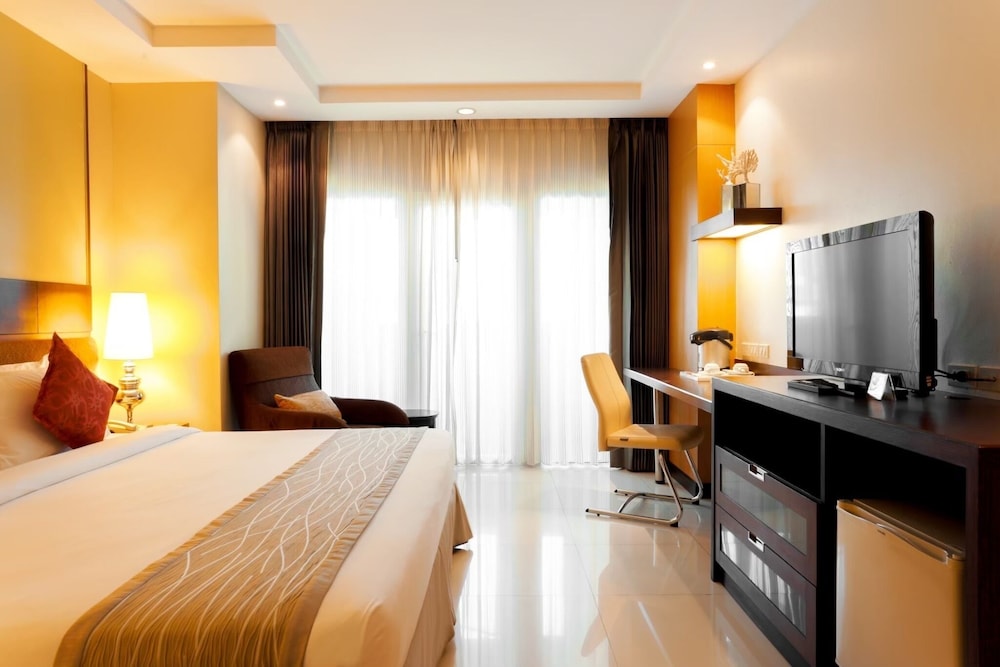 Intimate Hotel 28/62