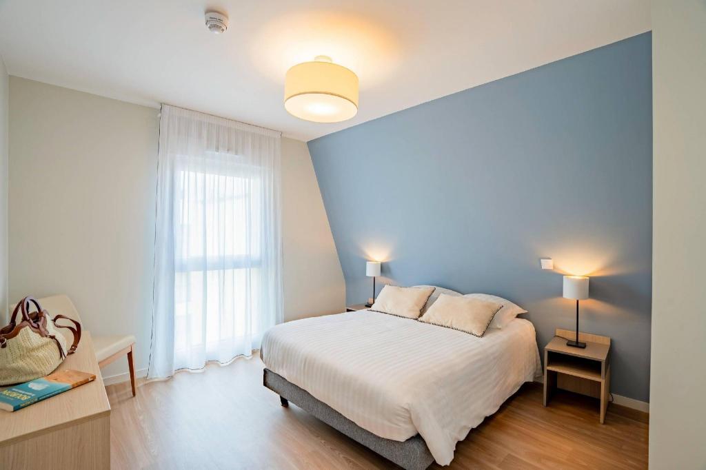 Upgrade, Queen Bed