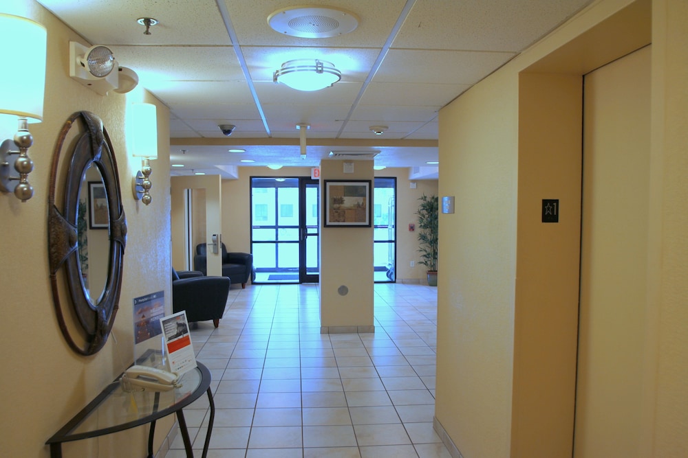 Candlewood Suites Indianapolis Downtown Medical District 46/73