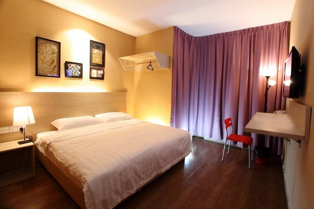 91 Street Boutique Inn 9/45