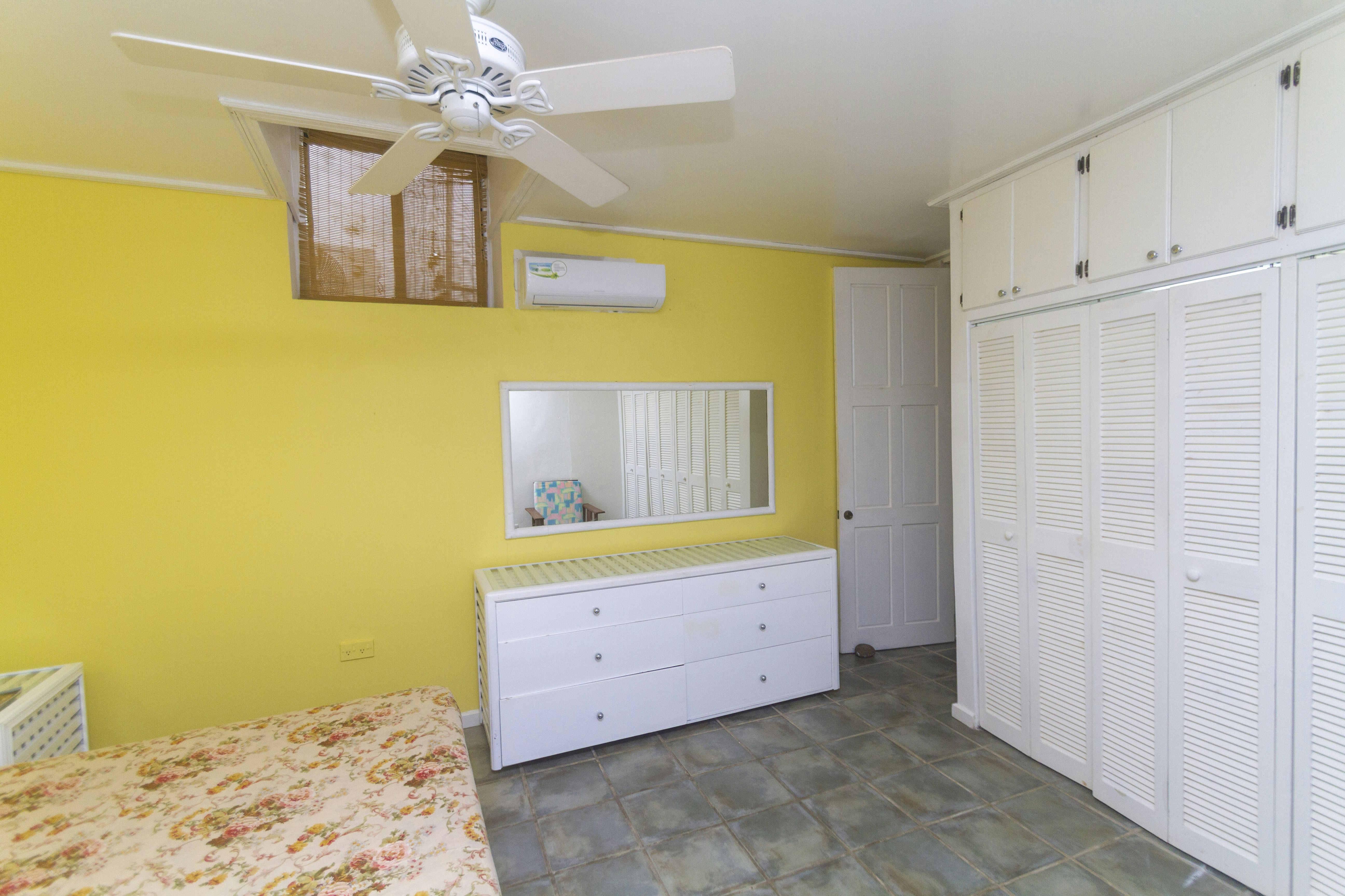 Bequia Beachfront Villa Hotel 12/83