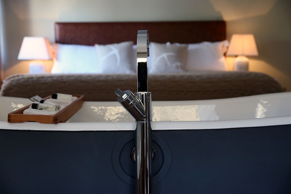 The Gower Hotel 24/50