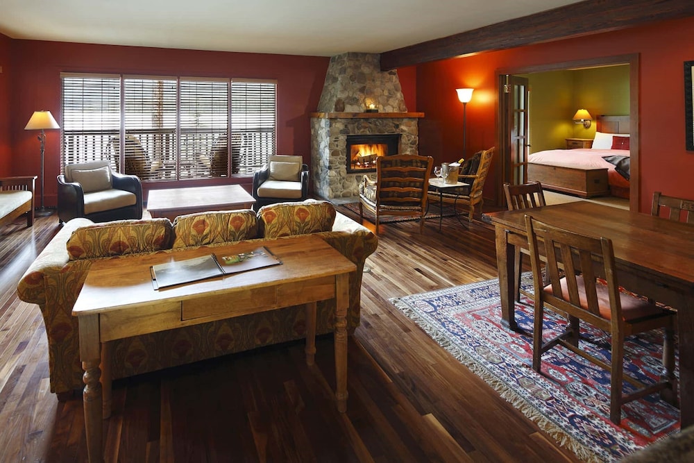 Emerald Lake Lodge 45/71