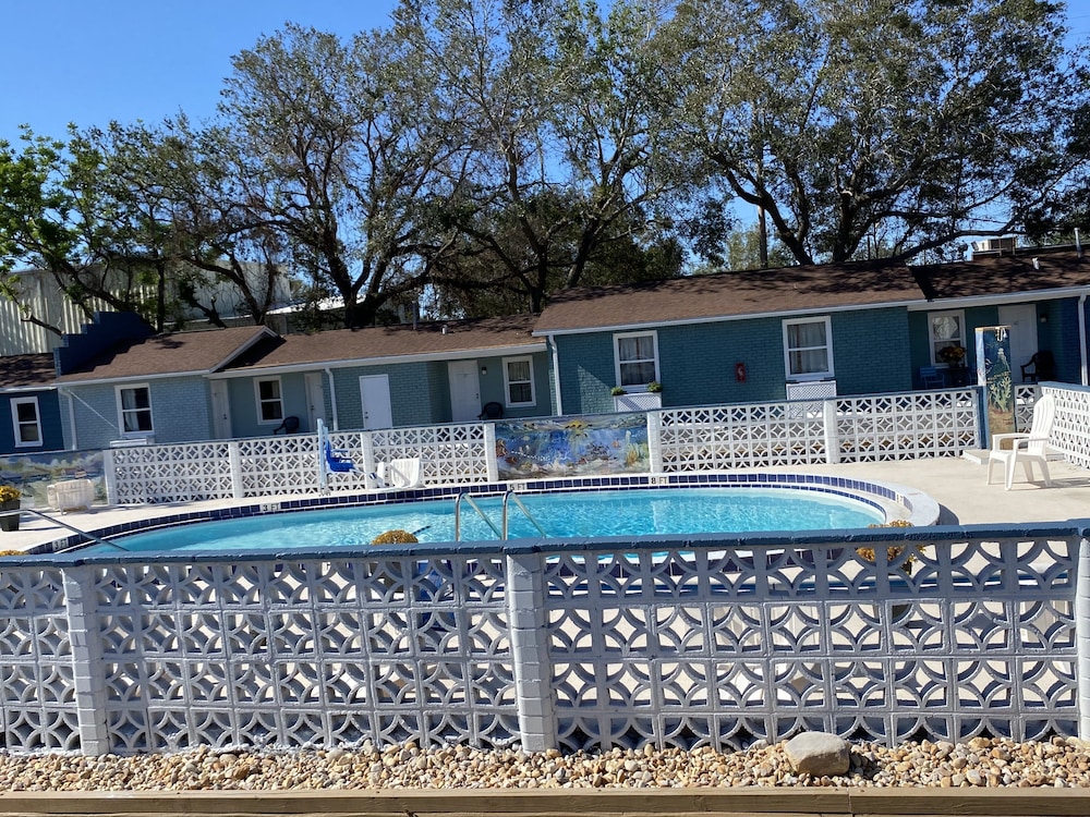 Gulf Coast Inn 4/50