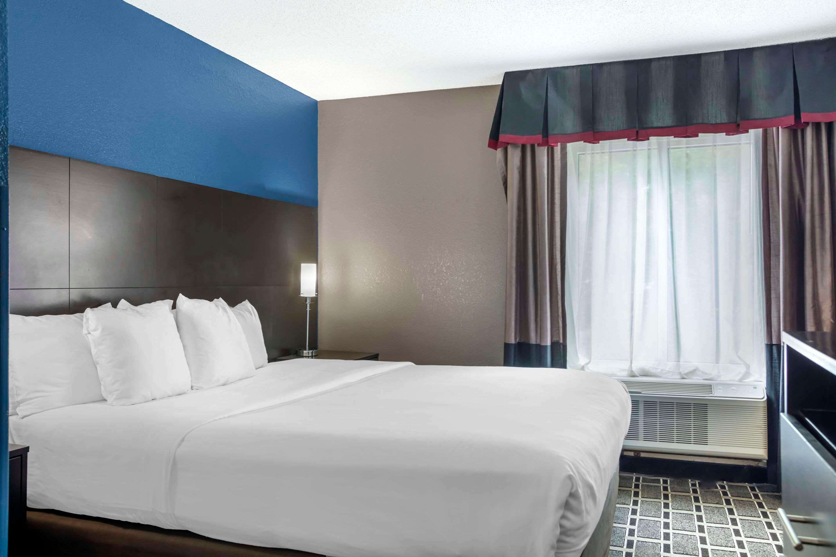 BUSINESS, KING BED