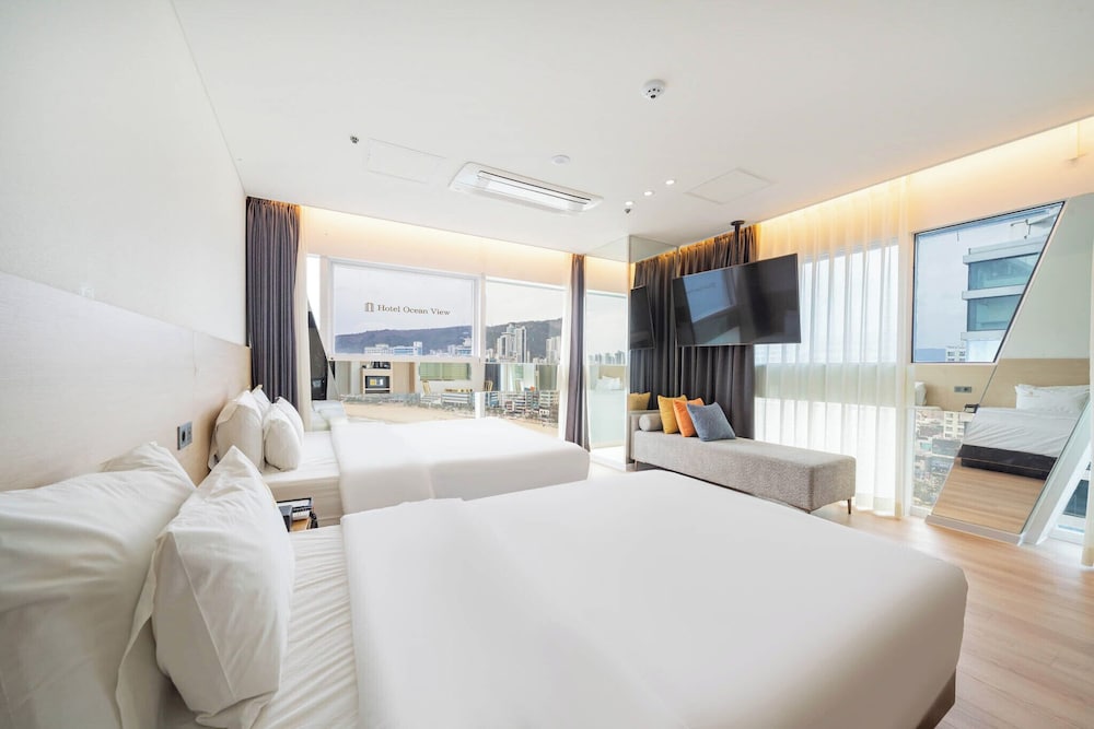 Royal, Ocean, Suite, Twin Beds, 1 Double and 1 Single Bed, Ocean View