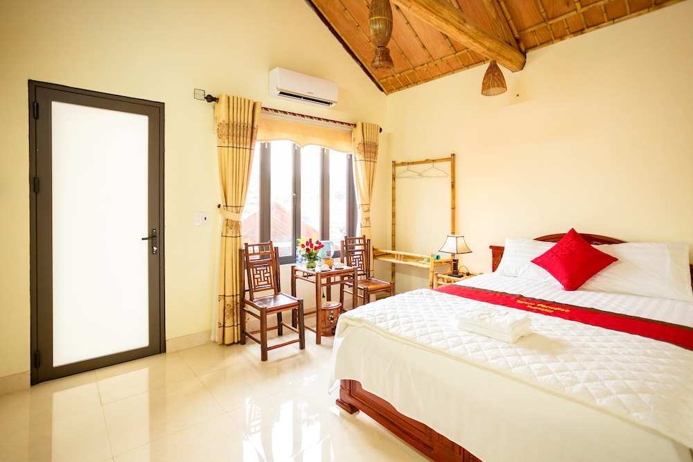 DELUXE, DOUBLE BED