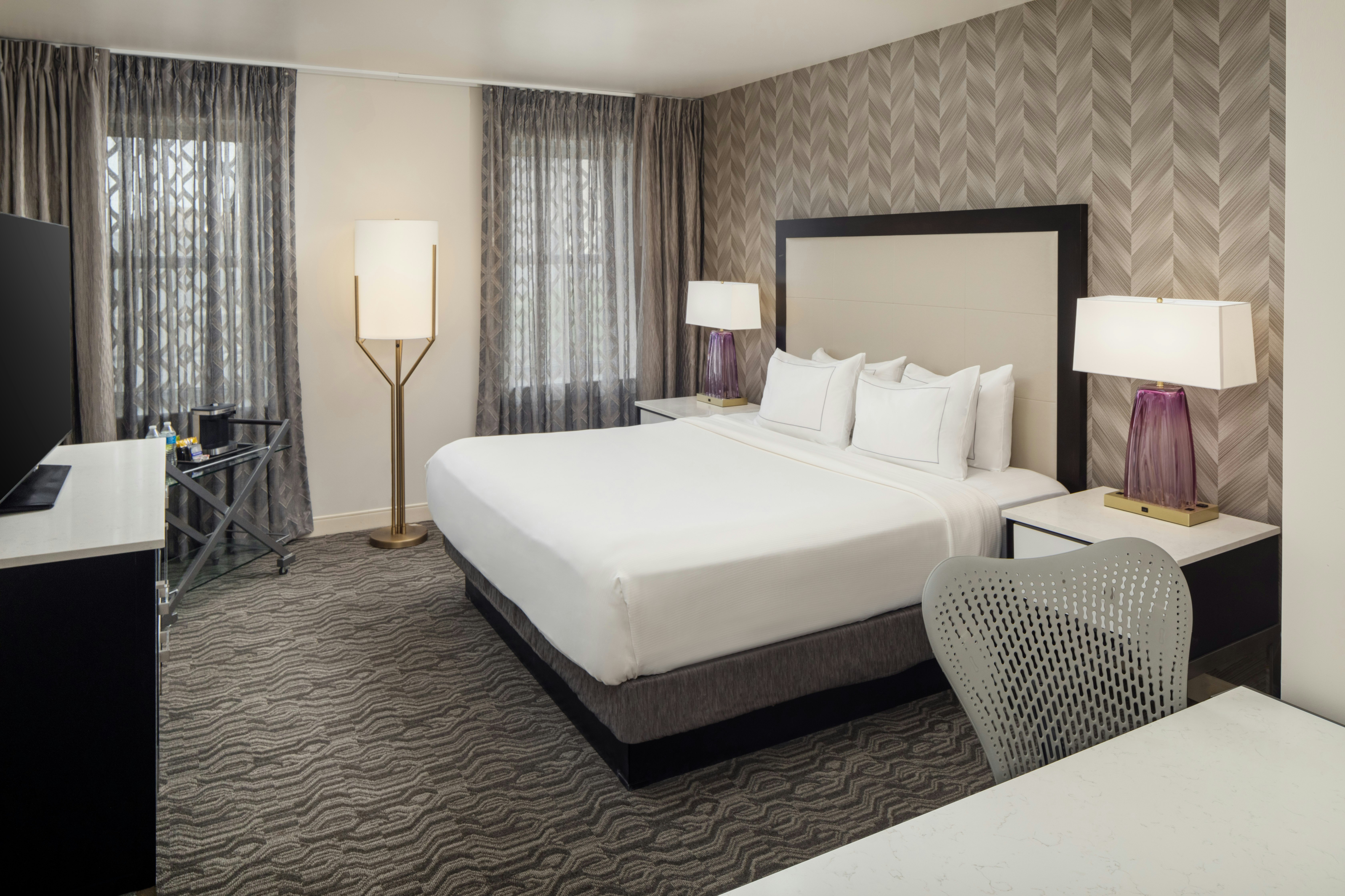 ROOM, KING BED