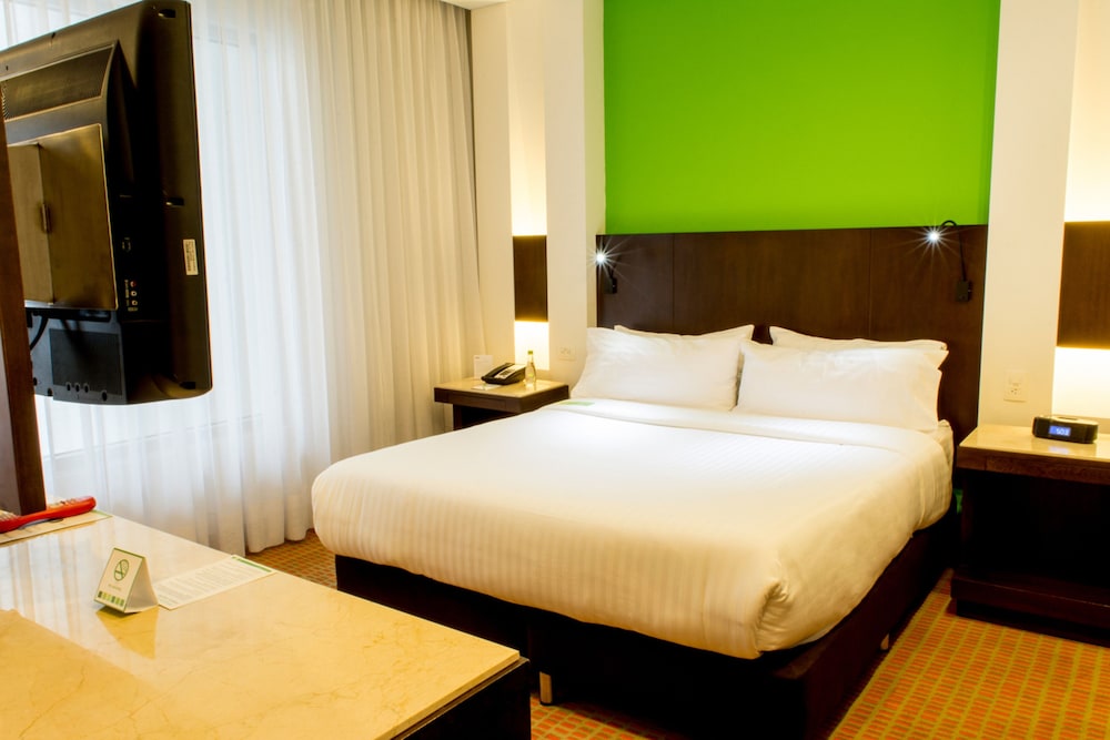 Holiday Inn Bogota Airport 16/75
